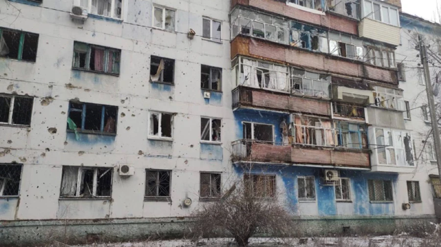 Оккупанты обстреляли Днепропетровскую область: попали по многоэтажкам, убили человека