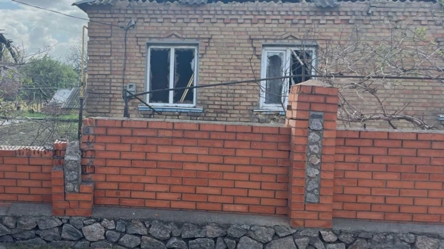 Троє людей постраждали на Нікопольщині через російські атаки та міну