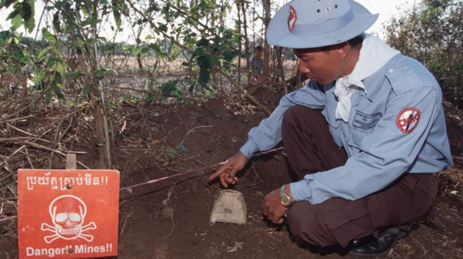 Камбоджа будет тренировать украинских саперов