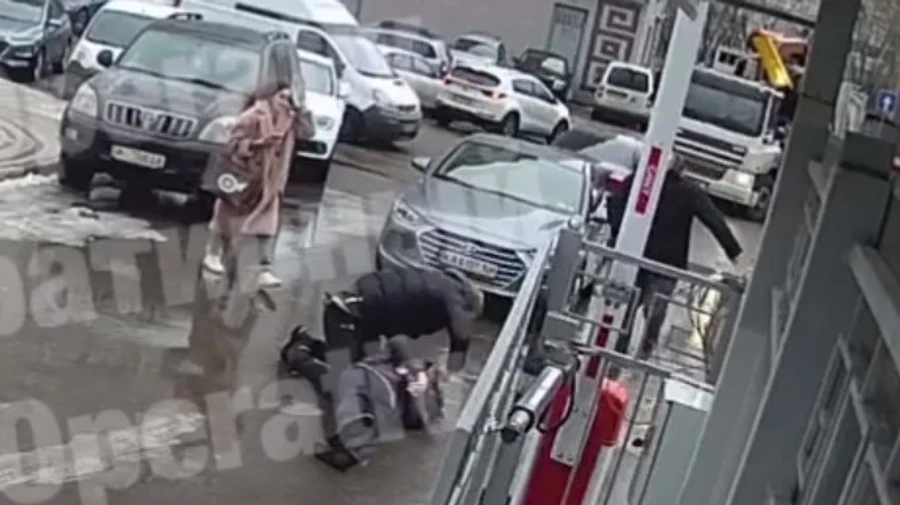 Суд отправил за решетку водителя внедорожника, который жестоко избил мужчину