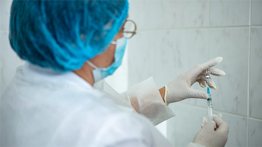 Почти половина россиян не готовы привиться против Covid: не доверяют власти