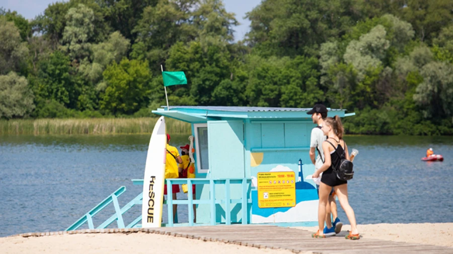 Киянам не радять купатися на 5 пляжах: спека зіпсувала воду 