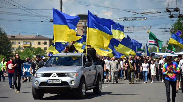 Марш захисників та військова техніка: у Маріуполі відзначили річницю визволення