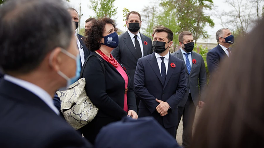 Зеленский свозил послов стран G7 и ЕС в Луганскую область