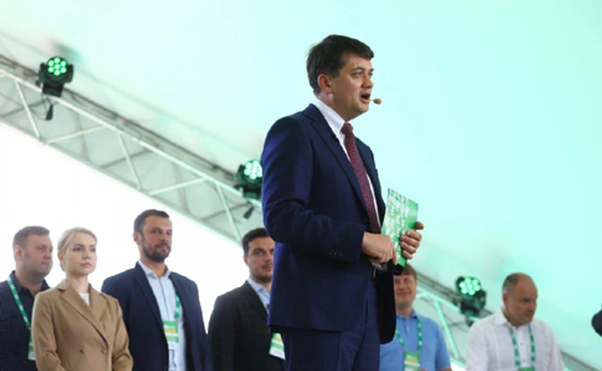 Слуга народу судиться з ЦВК через своїх клонів 