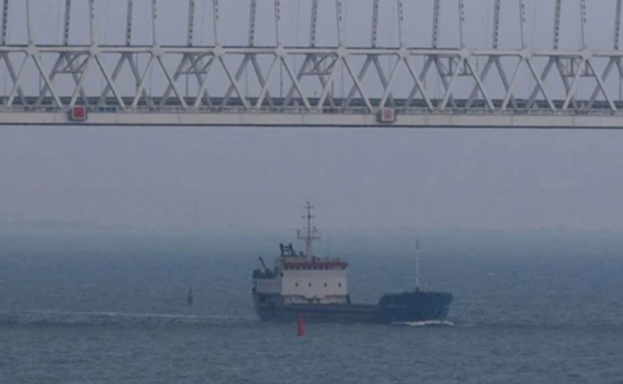 Керченську протоку закрили через негоду: проходу до Маріуполя чекають 5 суден