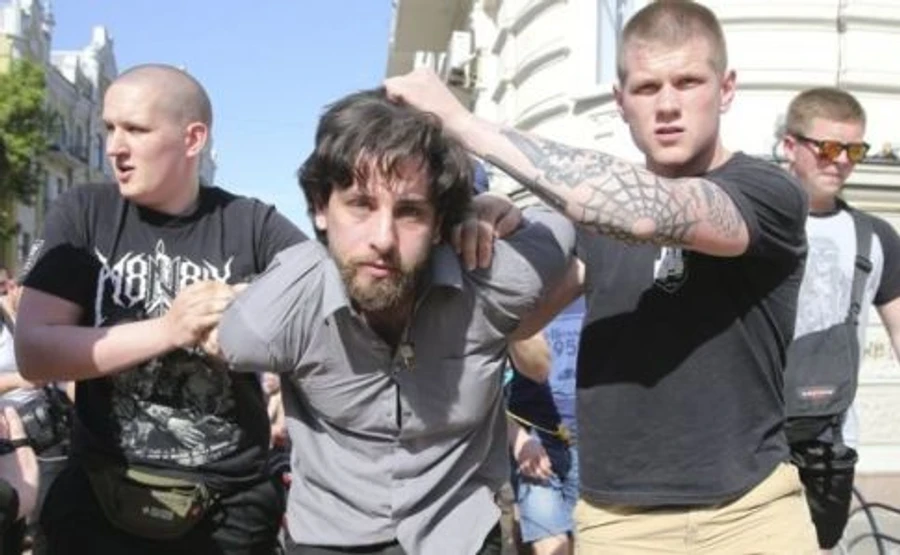 СБУ відкрила справу через затримання націоналістами бразильця-бойовика