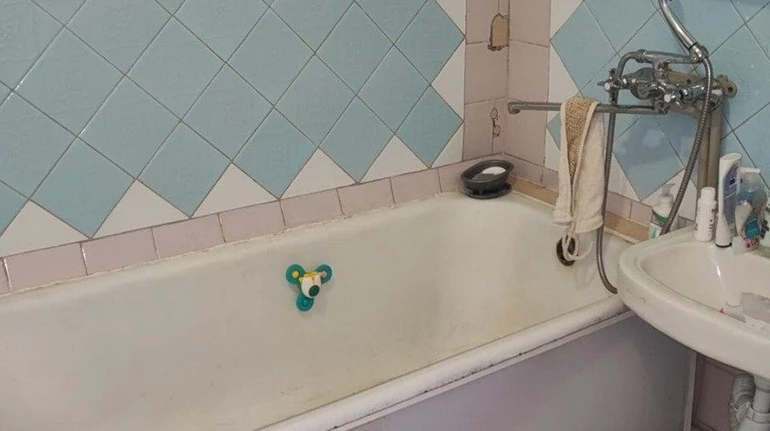 У Миколаєві у ванній втонув 2-річний хлопчик: його матері загрожує ув’язнення