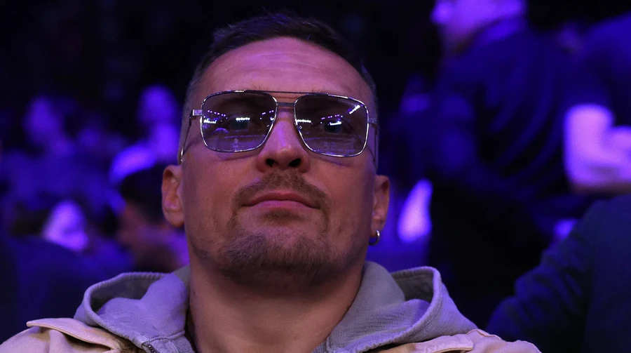 Ukrainian boxer Usyk decides to vacate all his world titles