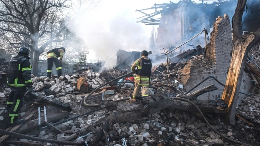 Удар россиян по Константиновке: из-под завалов достали тела матери и ребенка 