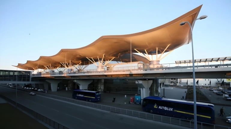 Україна проводить консультації з регуляторами ЄС та США щодо відкриття повітряного простору