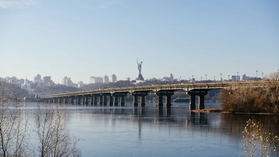 В Киеве возобновляют движение авто еще двумя мостами