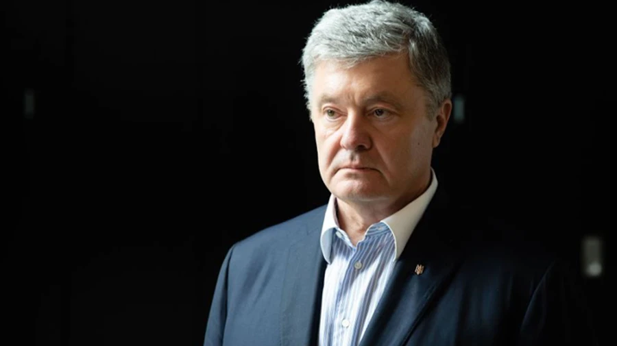 Порошенко все ще за кордоном, хоча відрядження вже закінчилось – джерела