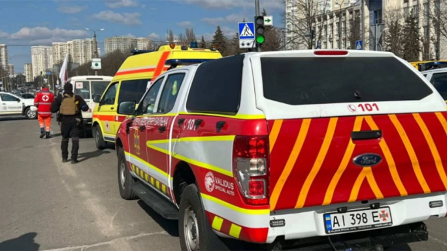 Russians shell evacuation convoy near Kyiv, killing police officers