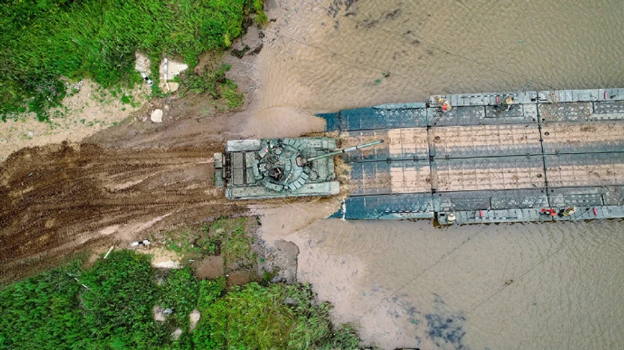 Через Прип’ять за 6 кілометрів від України перекинули понтонний міст – ЗМІ