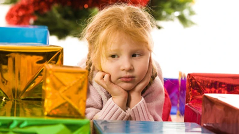 Приїхали, розтикали подарунки…: як відвідувати дитячі будинки у свята, щоб не нашкодити