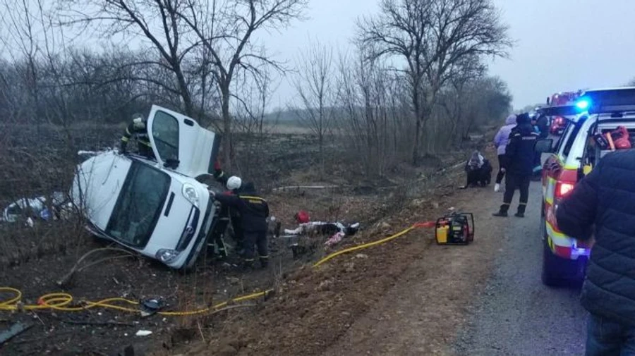 Из-за гололеда маршрутка перевернулась на Луганщине – есть погибший