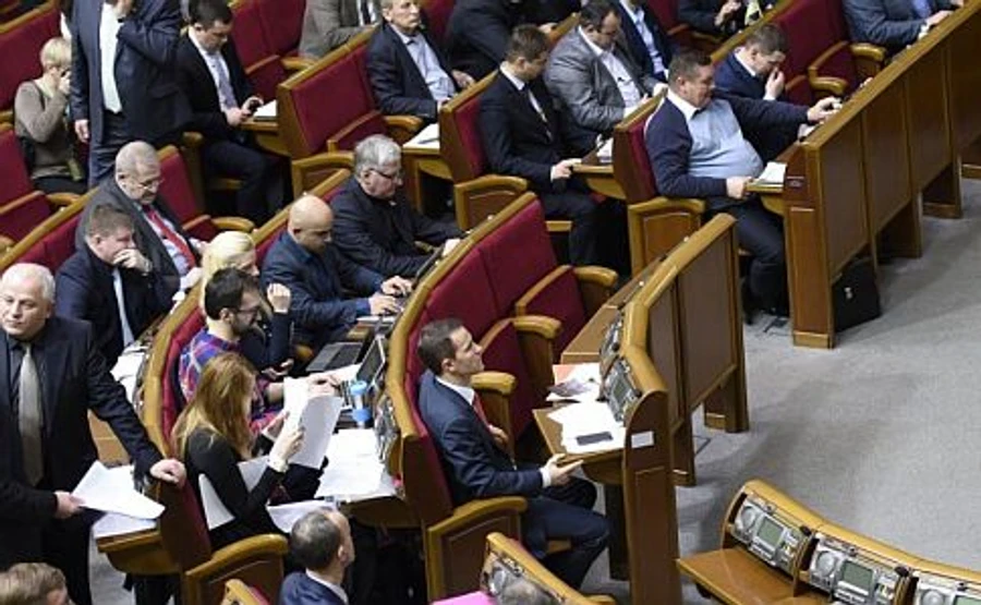 Активисты: В Раде пытаются возродить негативные тенденции Януковича