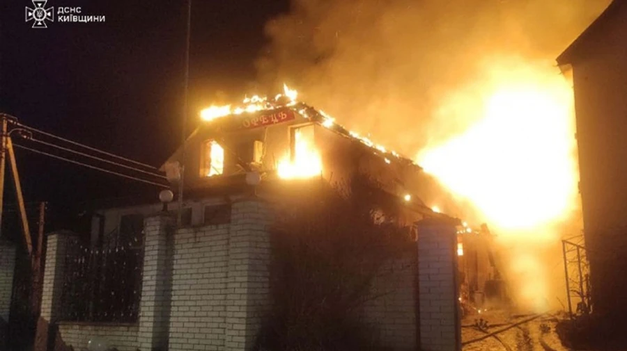 Унаслідок падіння уламків БпЛА на Київщині постраждав 13-річний підліток і вирувала пожежа 