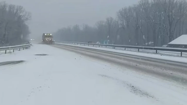 На Одещині сильна снігова буря ускладнила логістику
