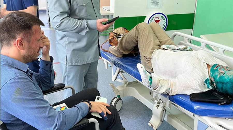 Зламали пальці і знищили документи: у Чечні жорстоко побили журналістку та адвоката