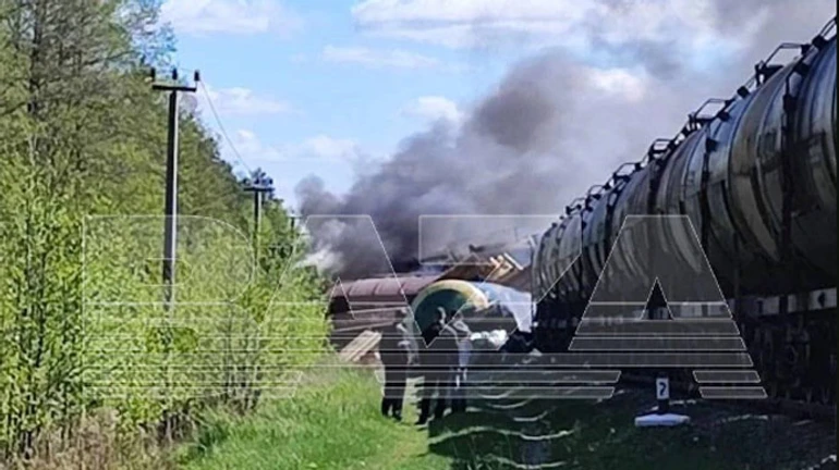 Railway track blown up in Bryansk Oblast in Russia: train carrying fuel derails