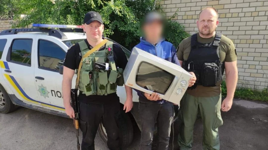 Не ліки чи їжу, а мікрохвильовки: на Луганщині майже щодня ловлять мародерів