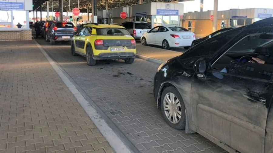 Чергова брехня Росії: українці їдуть до західних країн через київську владу