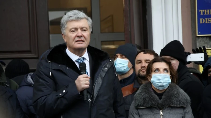 После выезда за границу Порошенко объявили в розыск, затем сняли