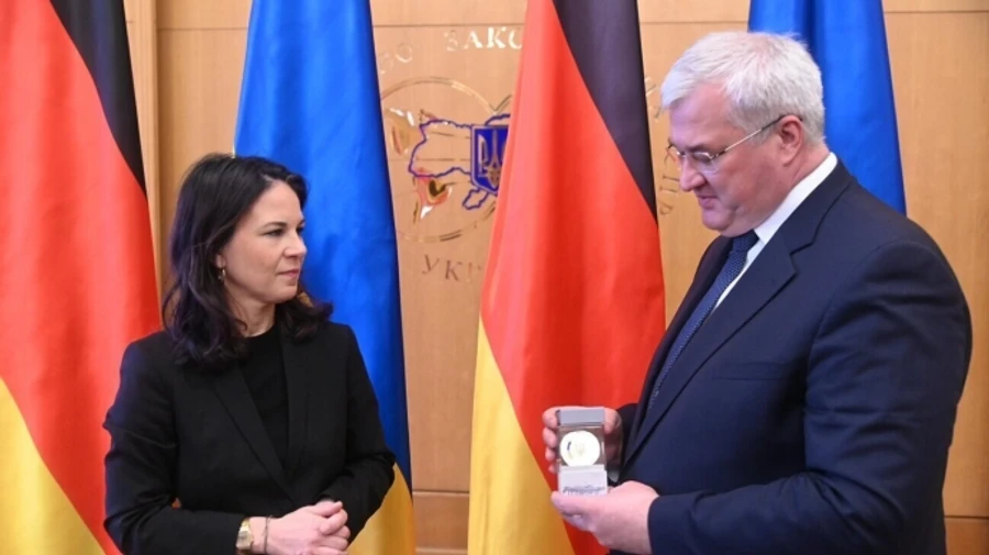 Germany's foreign minister receives award for supporting Ukraine during farewell visit to Kyiv – photos, video