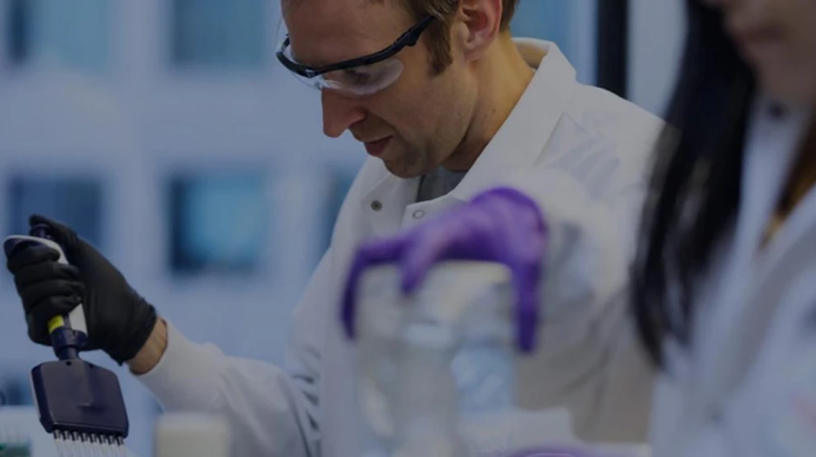 Moderna дещо знизила оцінку ефективності своєї вакцини