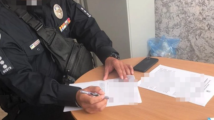 У кабінеті головного патрульного Донеччини знайшли склад боєприпасів