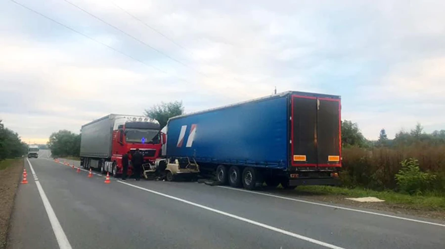 В Коломые 4 погибших в ДТП: фура встала на встречную полосу