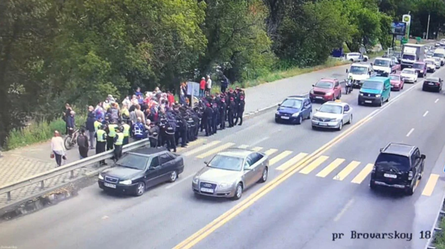 У Києві протестувальники перекрили Русанівський міст  