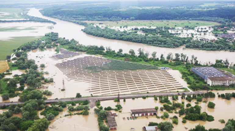 Західна Україна у воді. Чому вирубка лісів у Карпатах – не єдина причина затоплених будинків, пояснює еколог