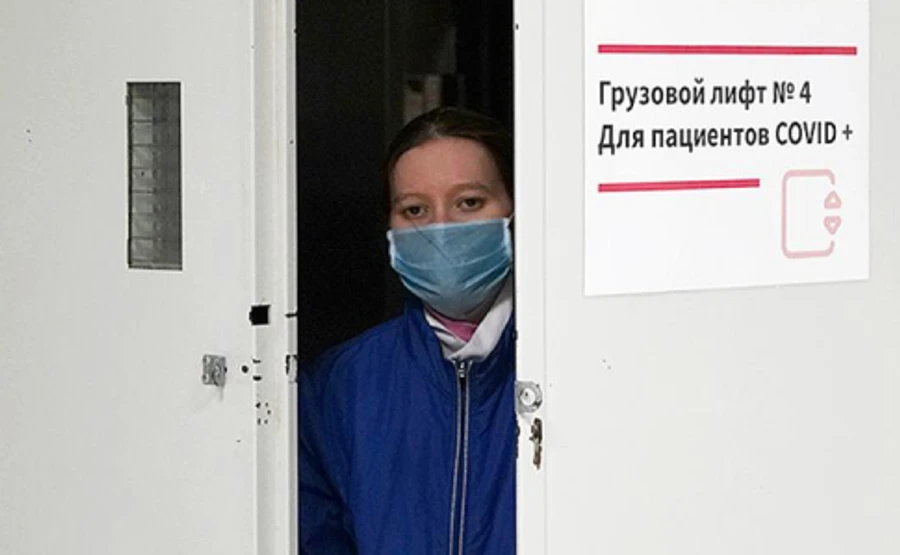 Коронавирус быстро распространяется в России, за сутки умерли 60 человек