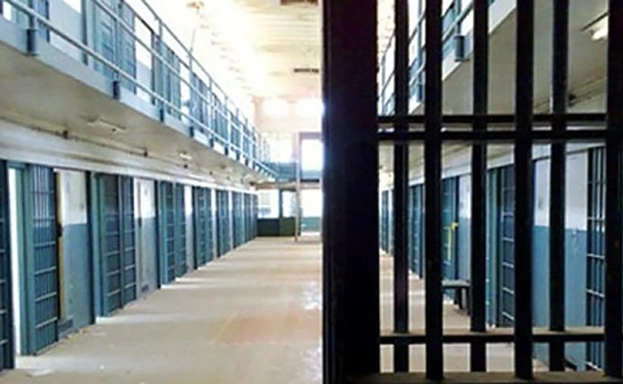 У Франції через коронавірус звільнили понад 6000 в'язнів