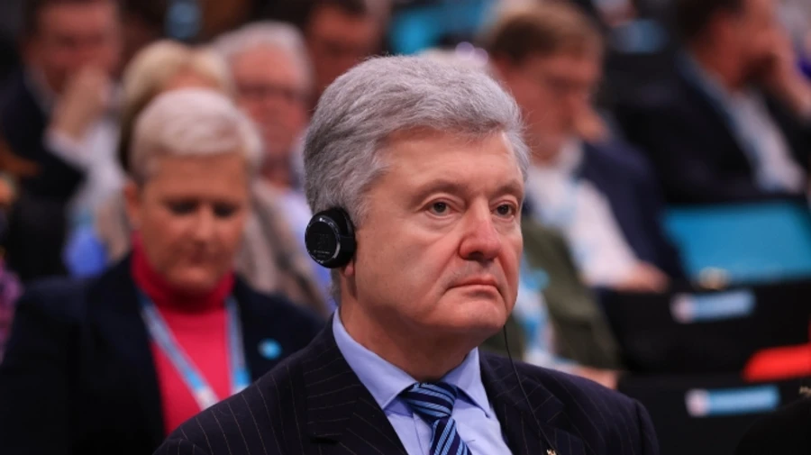 Опрос: Четверть украинцев считает, что санкции против Порошенко – наказание виновных