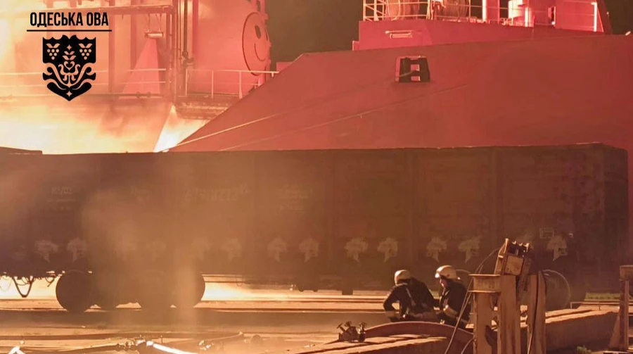 Russia attacks Odesa and Dnipropetrovsk oblasts overnight: civilian ships and energy sites damaged, person injured – photos