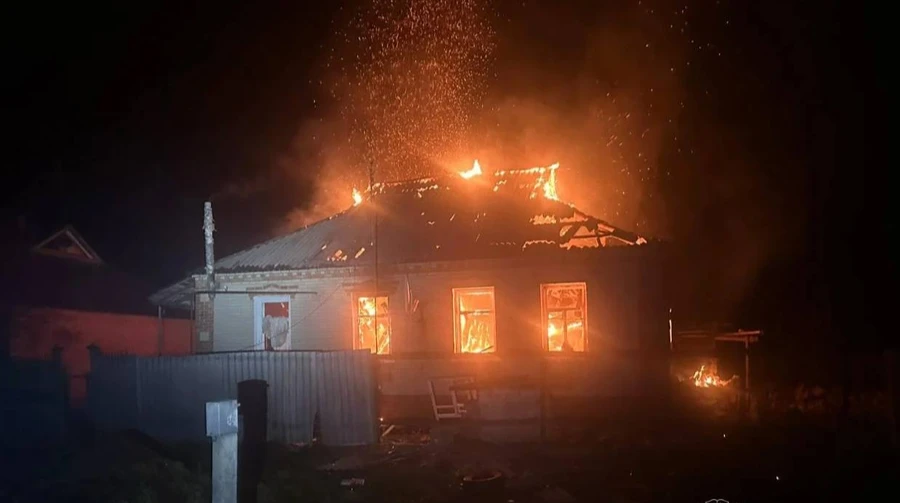 Росіяни вдарили дроном по житловому будинку на Харківщині: двоє поранених