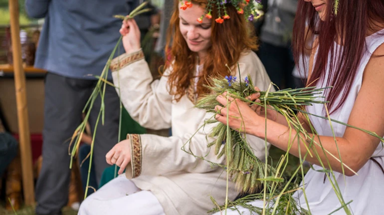 Найдет ли девушка цвет папоротника? Проверьте, как хорошо вы знаете традиции на Ивана Купала. ТЕСТ