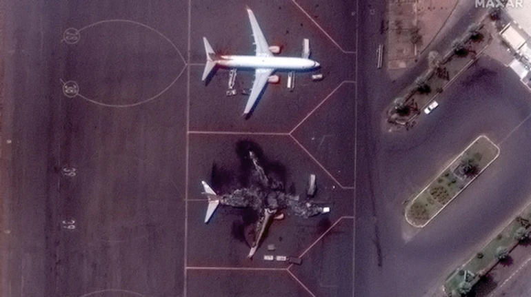 Фотографирует войну в Украине из космоса. Как Maxar стал одним из главных разведчиков мира