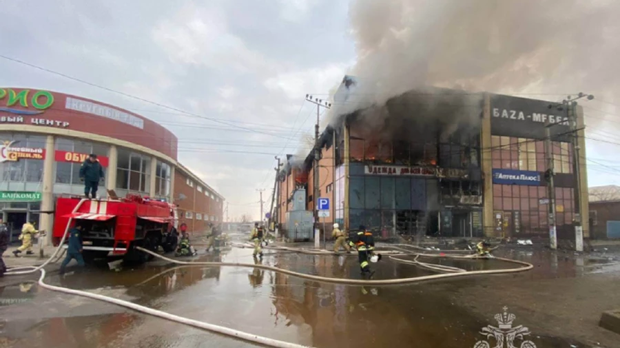 В России новый масштабный пожар – горел ТЦ на Кубани