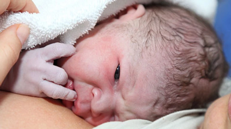 Безпечні домашні пологи в Україні наразі неможливі. І ось чому