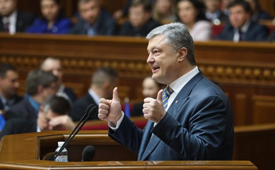 Виплата для 1000 суддів: Порошенко не прийшов на допит у ДБР