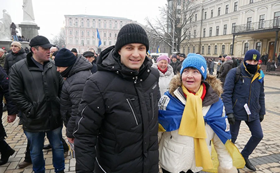 Колонна сторонников Саакашвили идет по центру Киева