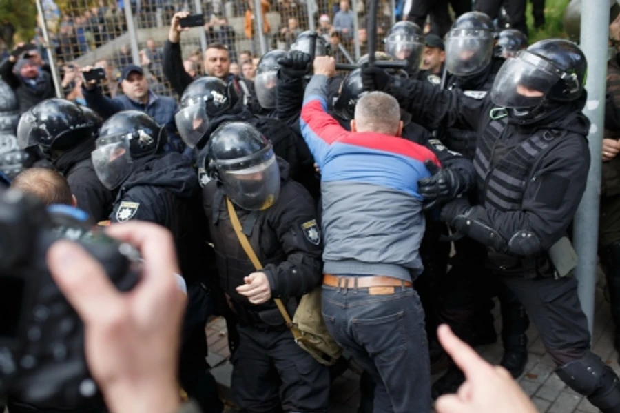 Суд арештував нападника на поліцейського під час сутичок під ВР