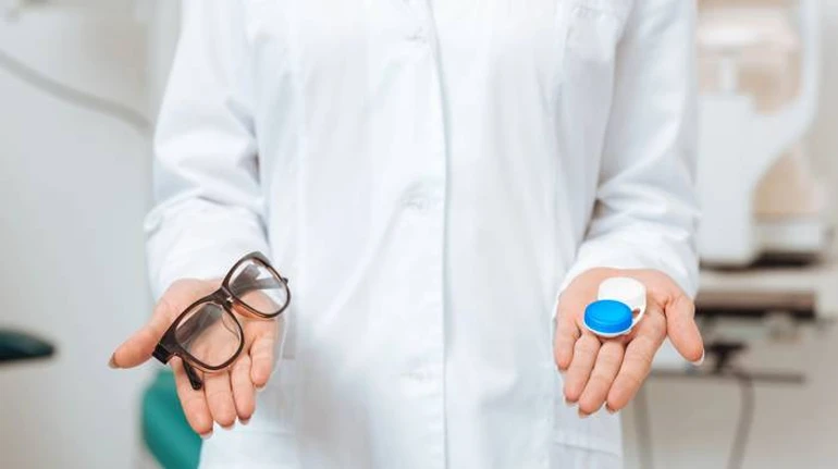 Почервоніння, плями або туман. Офтальмолог про 11 поширених порушень зору