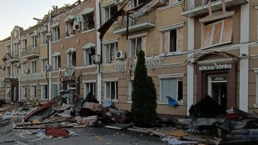 Russians attack centre of Sloviansk, injuring person and damaging city landmark