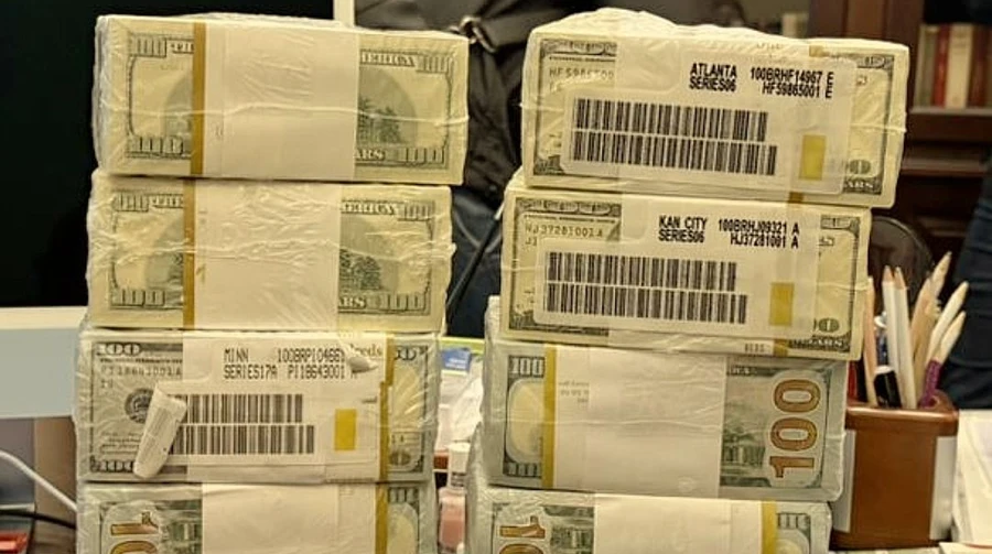 Dollar bundles in Operation Midas: banks prohibited from issuing such amounts,  Ukraine's National Bank says